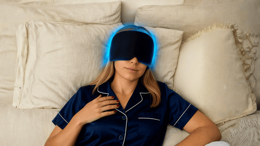 women wearing a koldkalmkap to help her cool down before sleeping during the summer
